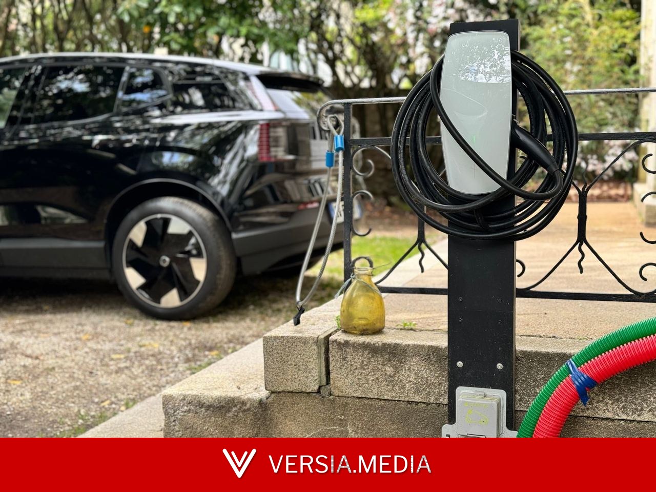 Prise renforcée ou wallbox : comment bien recharger sa voiture électrique à la maison