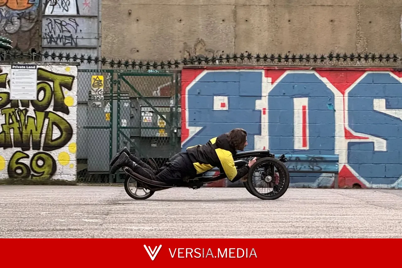 La start-up Sweren lance un tricycle électrique insolite qui se pilote à plat ventre